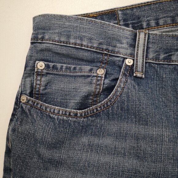 Levi's 559 Men's Size 33 Medium Wash Zipper & Button Closure Blue Jeans - Picture 9 of 15
